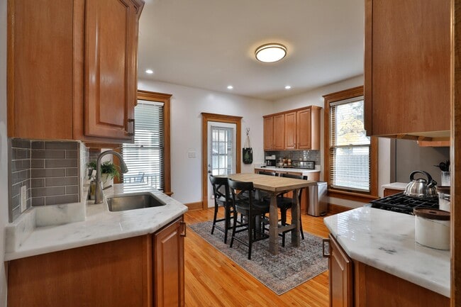 Building Photo - 398 W 5th Ave