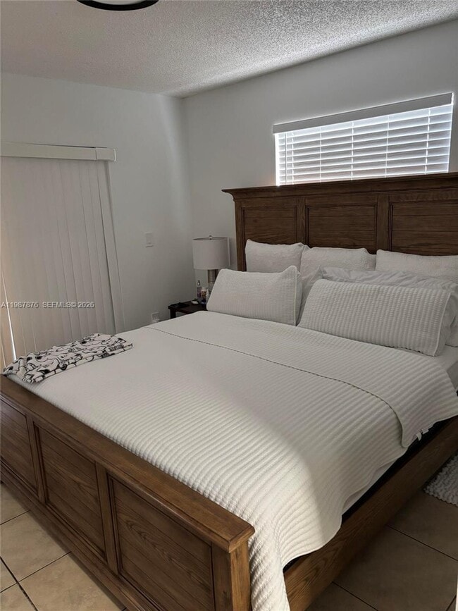 Building Photo - 2050 NE 140th St