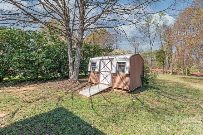 Building Photo - 1315 Vickie Ln