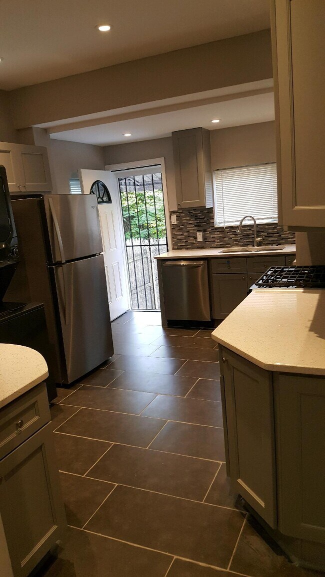 Kitchen - 1267 Park Blvd