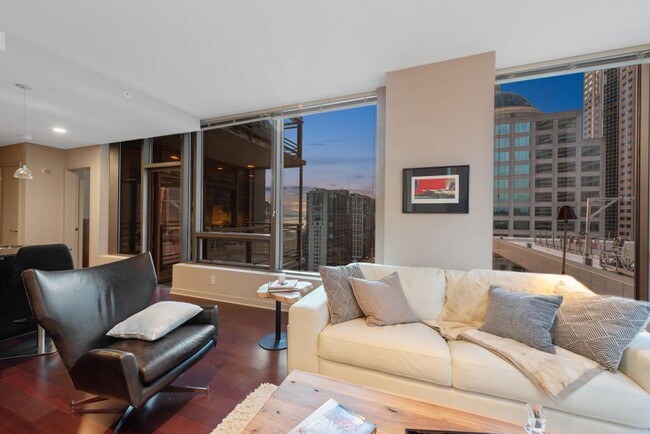 Building Photo - Madison Tower & Hotel 1000 - 1 bedroom + den