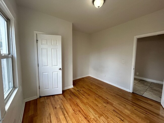 Building Photo - 1504 Summerfield Ave