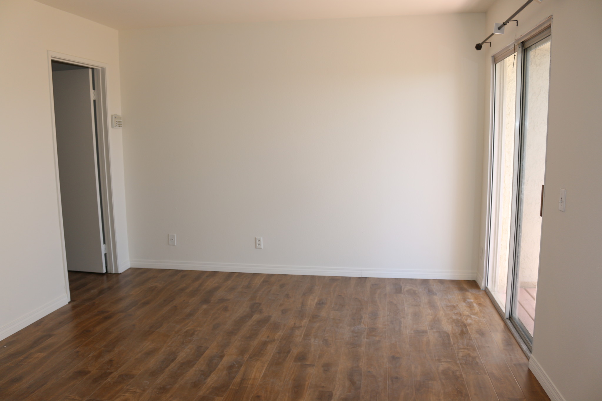 Master bedrom with big closet - 12411 Osborne St
