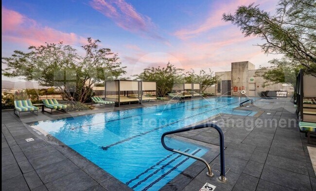 Building Photo - 7120 E Kierland Blvd