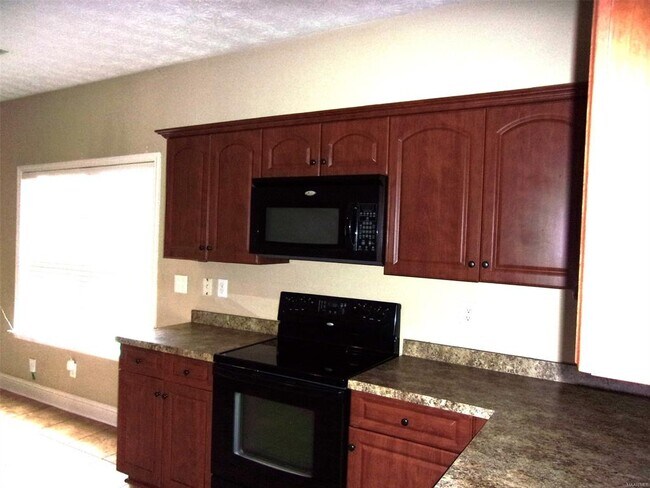 Building Photo - 718 Briarcliff Pl