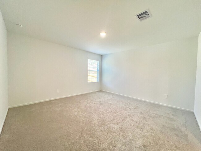 Building Photo - 3019 Mallorca Dr