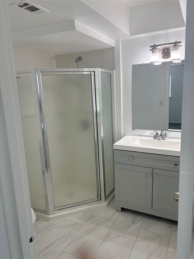 Building Photo - 4110 Wuthering Heights Dr