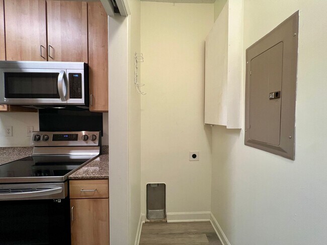 Building Photo - 3-Bed, 2-Bath Condo with Garage! One month...