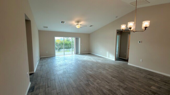 Building Photo - 2920 NW 4th Pl