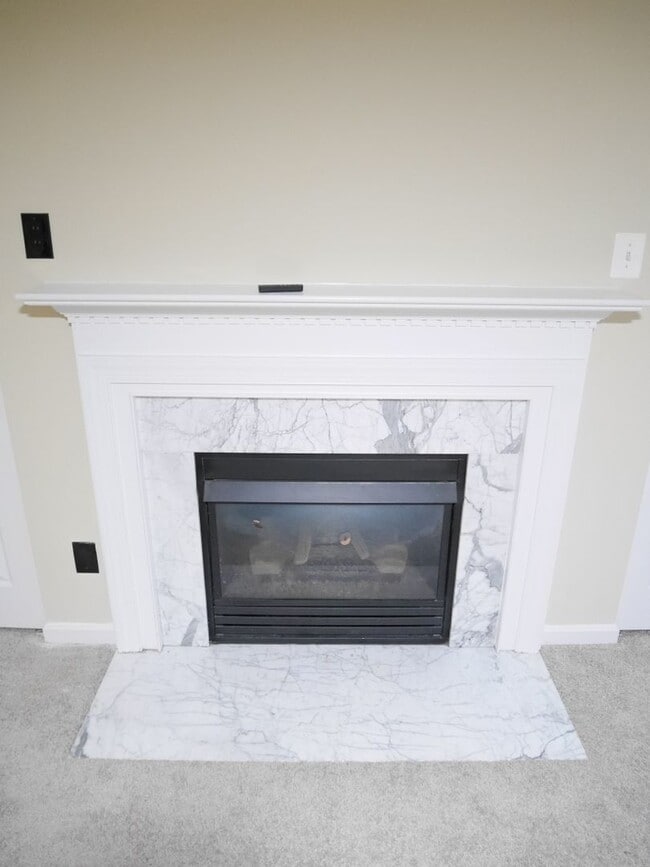 Building Photo - Spacious Townhome- Glen Burnie, MD *PET FR...