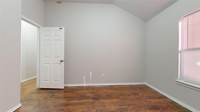 Building Photo - 16611 Cheshire Grove Ln