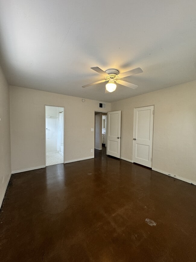 Building Photo - 6132 N 16th Dr