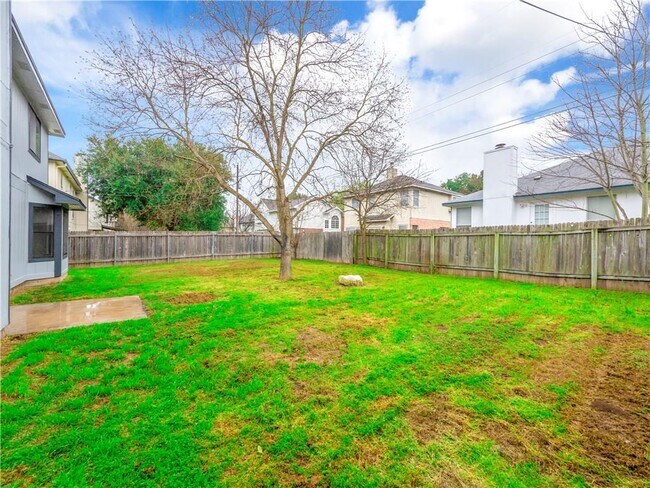 Building Photo - 809 Riverlawn Dr