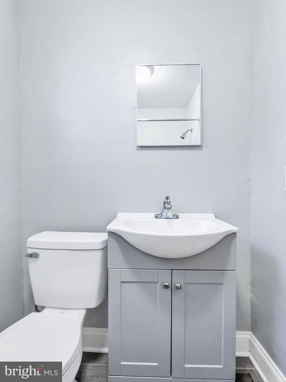 Building Photo - 211 Main St