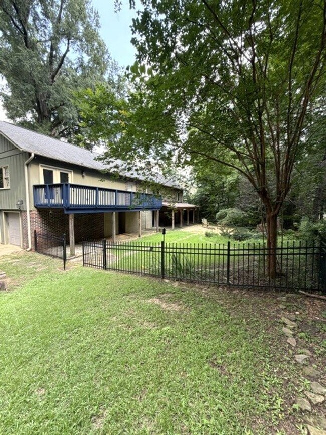 Building Photo - Beautiful and Spacious Home in Historic Bellwood in Downtown Northport
