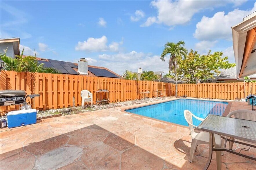 Building Photo - 7377 NW 48th Ct