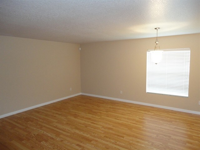 Building Photo - 31015 Mandolin Cay Ave