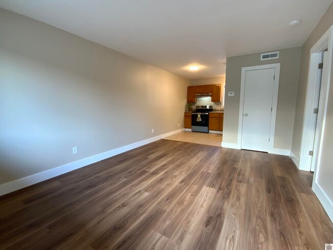 Building Photo - 200 N 31st St