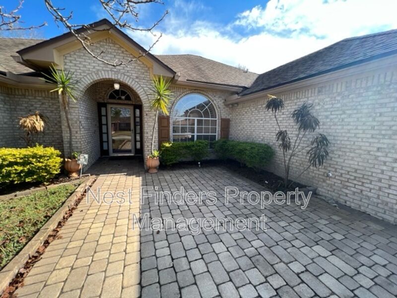 Building Photo - 2127 Forest Gate Dr W