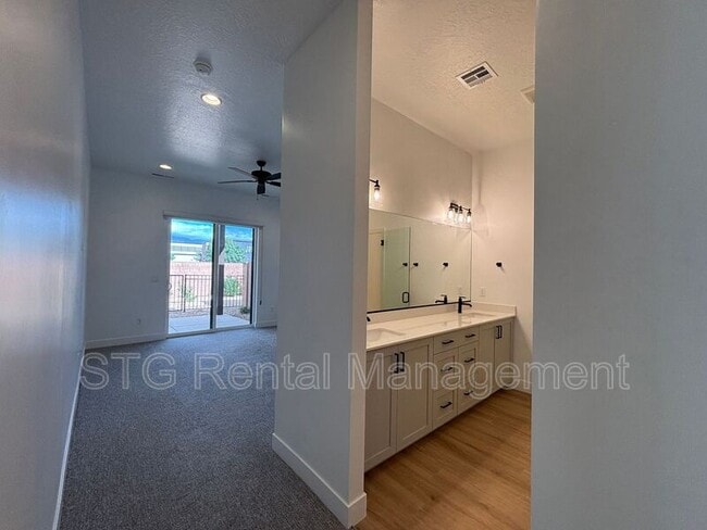 Building Photo - 2963 E Snowberry Dr