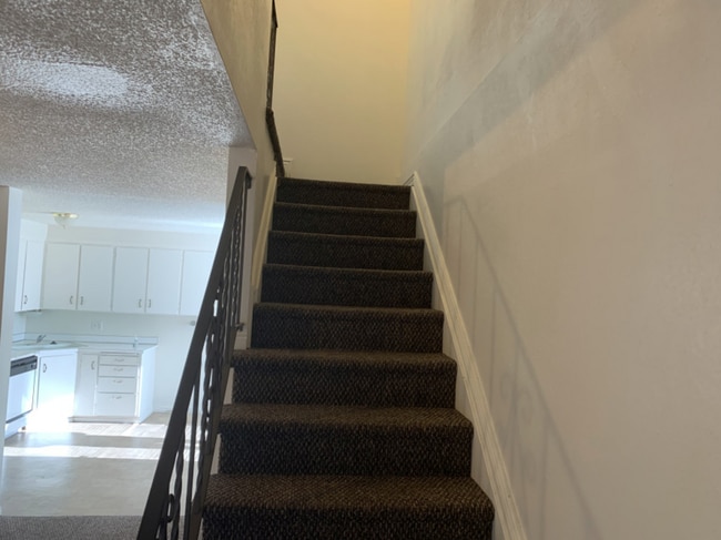 Building Photo - 805 E 275 N
