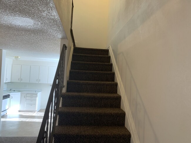 Building Photo - 835 E 275 N