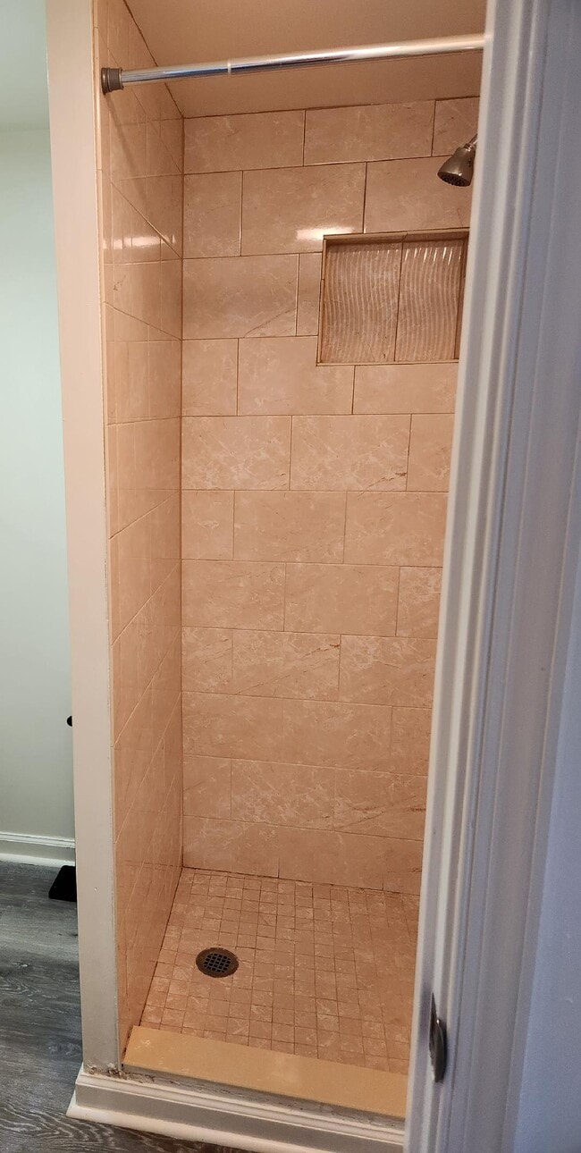 Building Photo - 2701 Woodsdale Ave