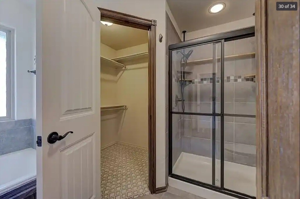 Building Photo - 3300 Marilyn Dr