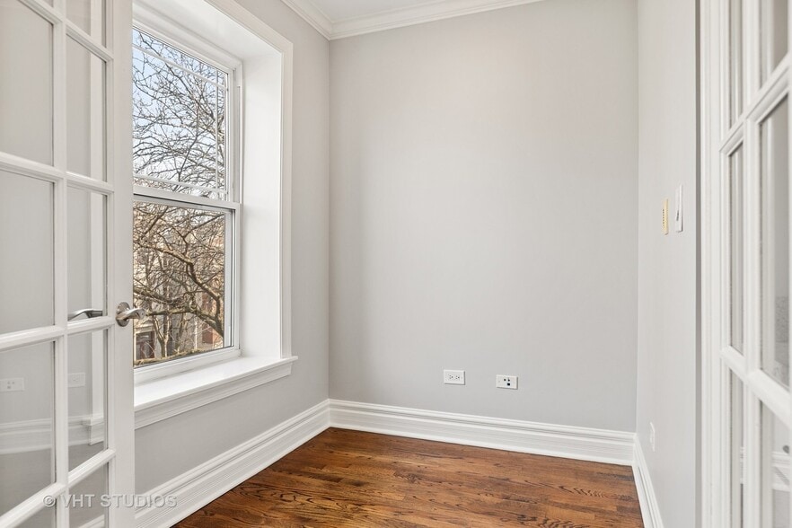 Building Photo - 4632 N Kenmore Ave