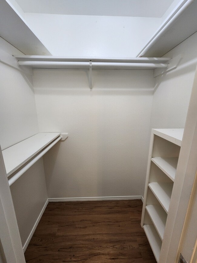 Building Photo - 2 bed 2 bath, 2 car garage