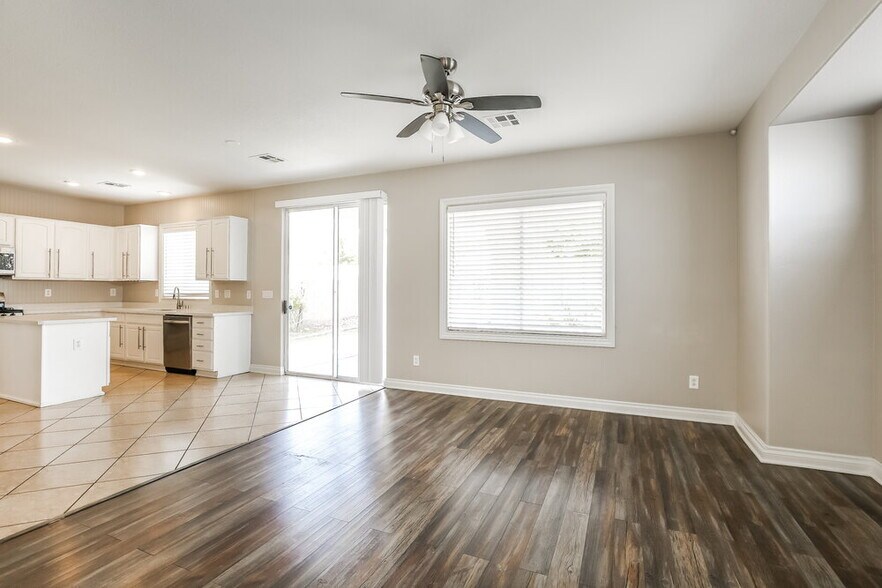 Building Photo - 4150 W El Campo Grande Ave