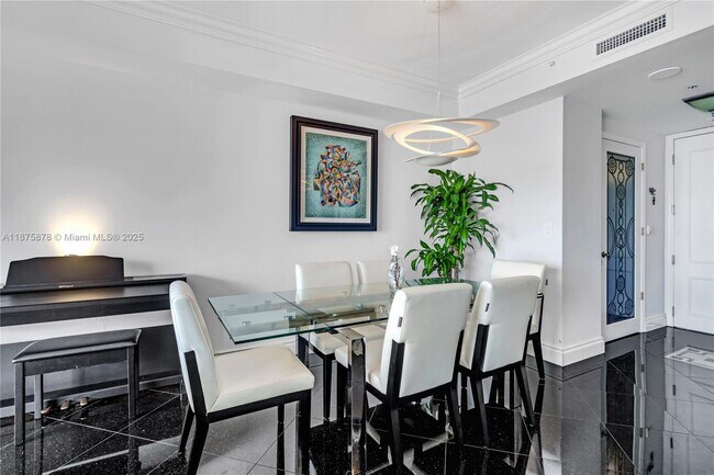 Building Photo - 848 Brickell Key Dr