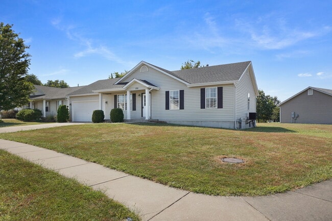 Building Photo - 128 Brookshire Creek Dr