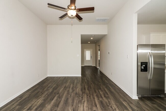 Building Photo - 401 Polly Grv Dr