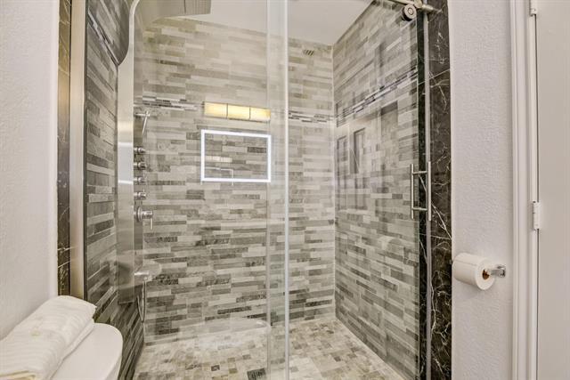 Building Photo - 4233 Glen Ridge Dr