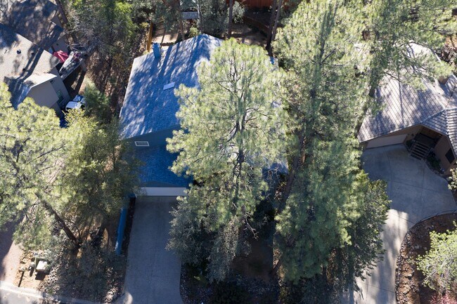 Building Photo - Spacious 3 Bed, 3 Bath Home in Hidden Valley Ranch!