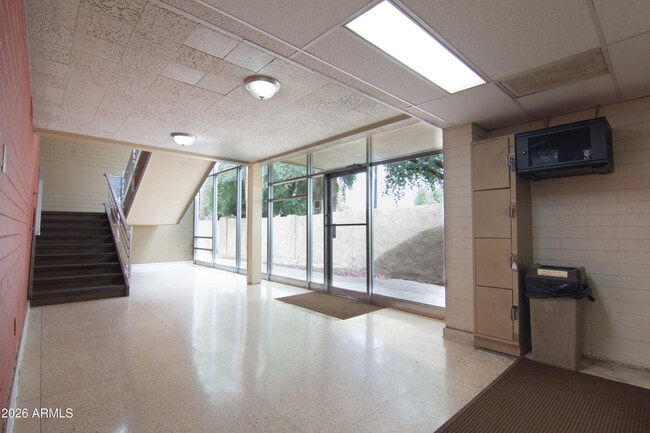 Building Photo - 357 E Thomas Rd