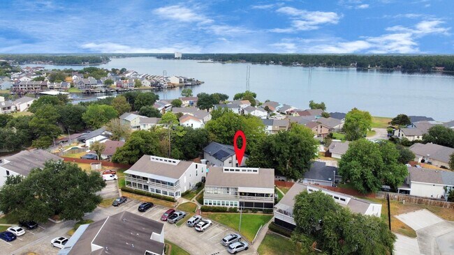 Building Photo - 176 April Point Dr N