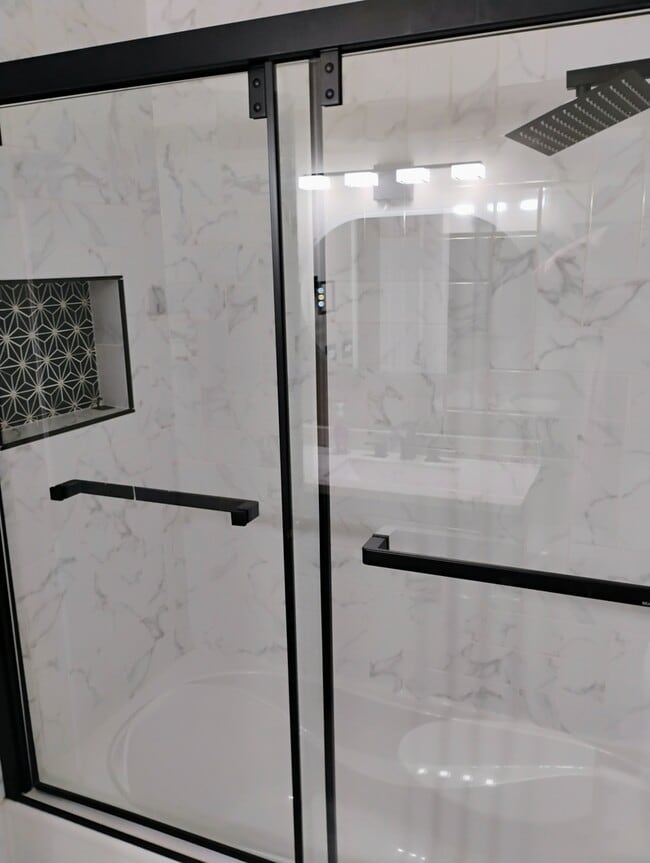 Building Photo - 910 W Alleghany Dr