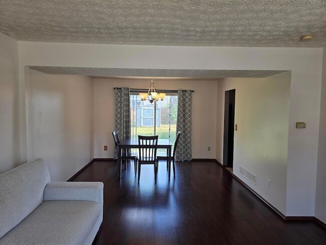 Building Photo - 7006 Finchley Dr