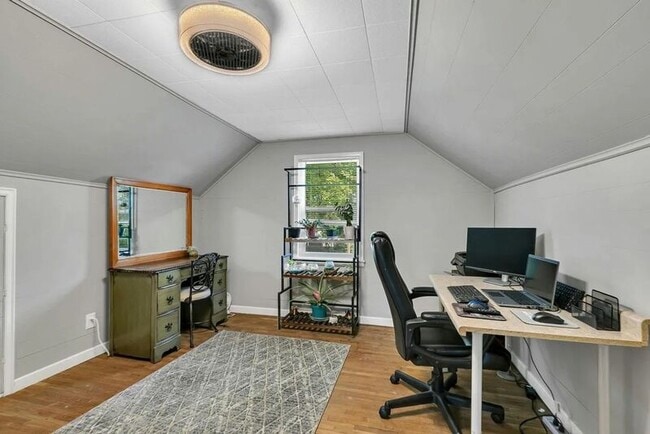 Building Photo - 401 7th Ave S