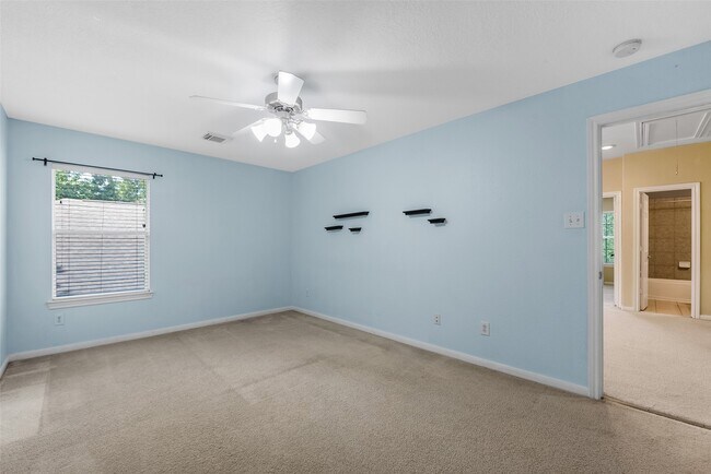 Building Photo - 7 Ebony Oaks Pl