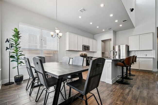 Building Photo - 11212 Charger Wy