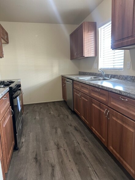 Primary Photo - 200 W Chestnut St