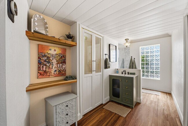 Building Photo - 385 W Pierson St