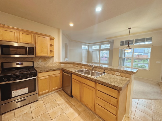 Building Photo - 1754 NE Ashberry Dr