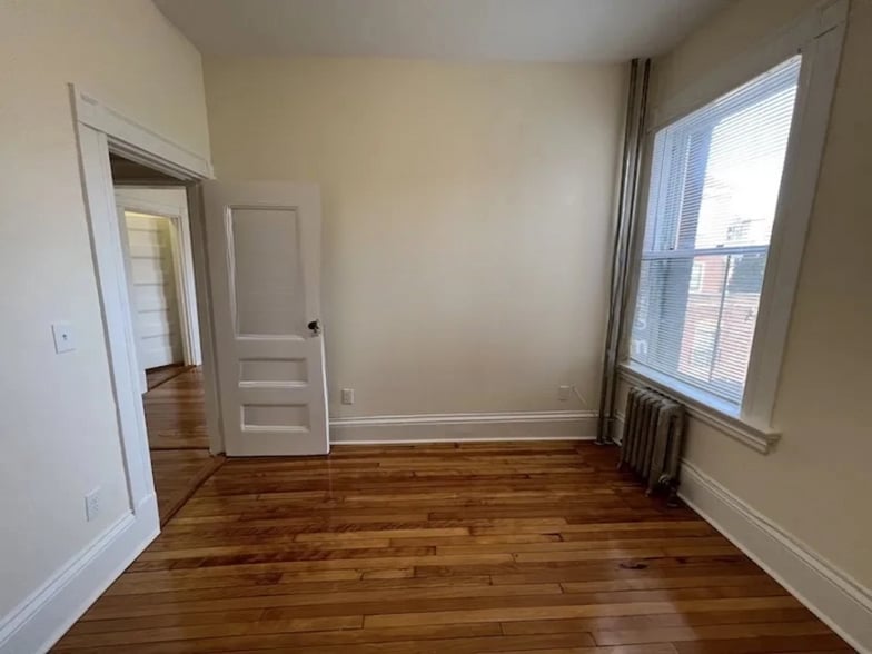 Building Photo - 2 Ware St