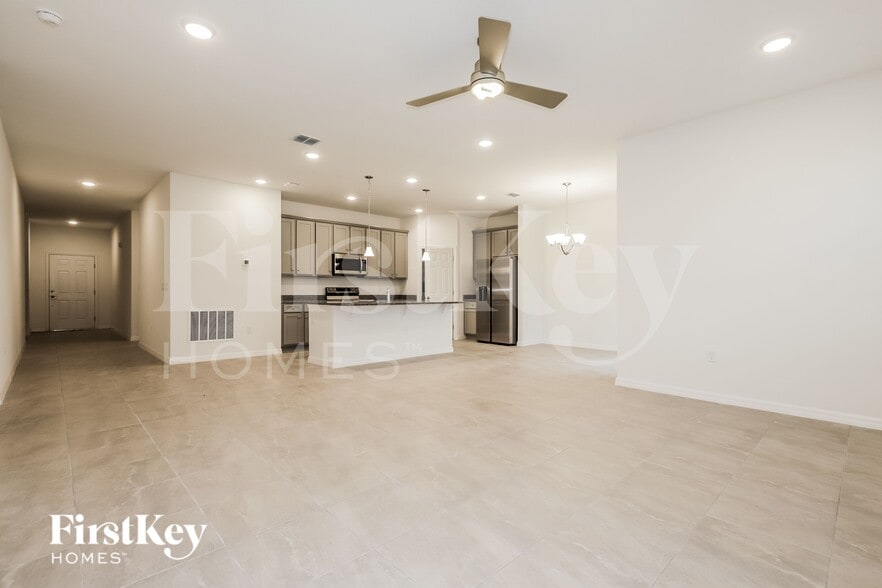 Building Photo - 515 Crown Rose Dr