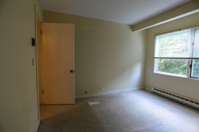 Building Photo - 111 Brook Hollow