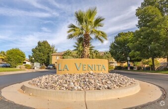 Building Photo - Pet Friendly 2 Bedroom 2 Bathroom Condo.